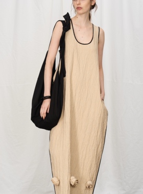 PIECE MIND圆领无袖套头花瓶度假连衣裙