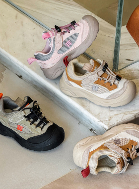 儿童2026春季新款男童防滑耐磨透气运动鞋女童休闲时尚户外包头鞋