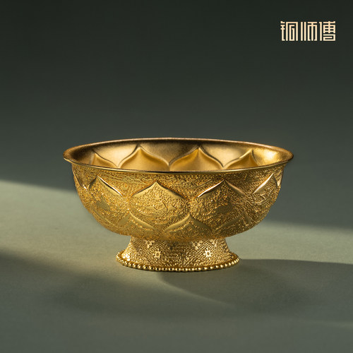 铜师傅《鸳鸯莲瓣纹金碗铜摆件》