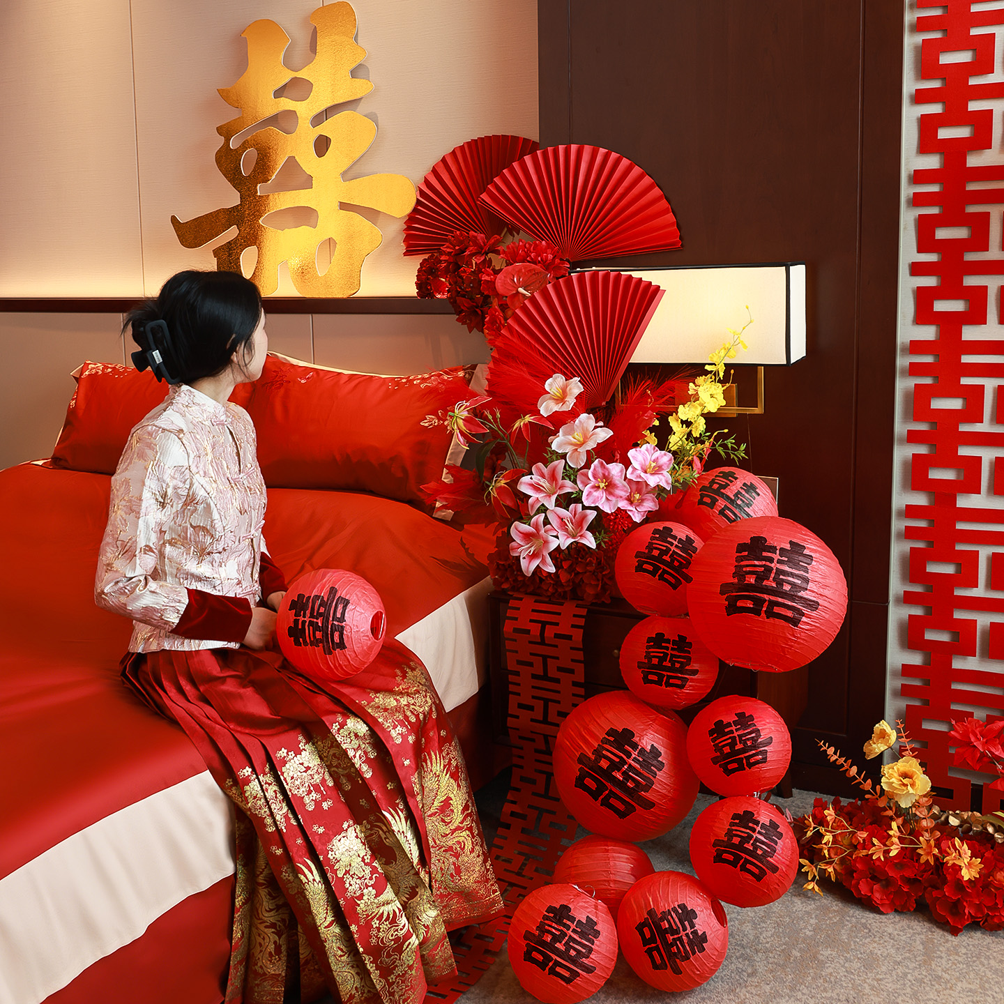 结婚礼卧室床头红色喜字花簇装饰