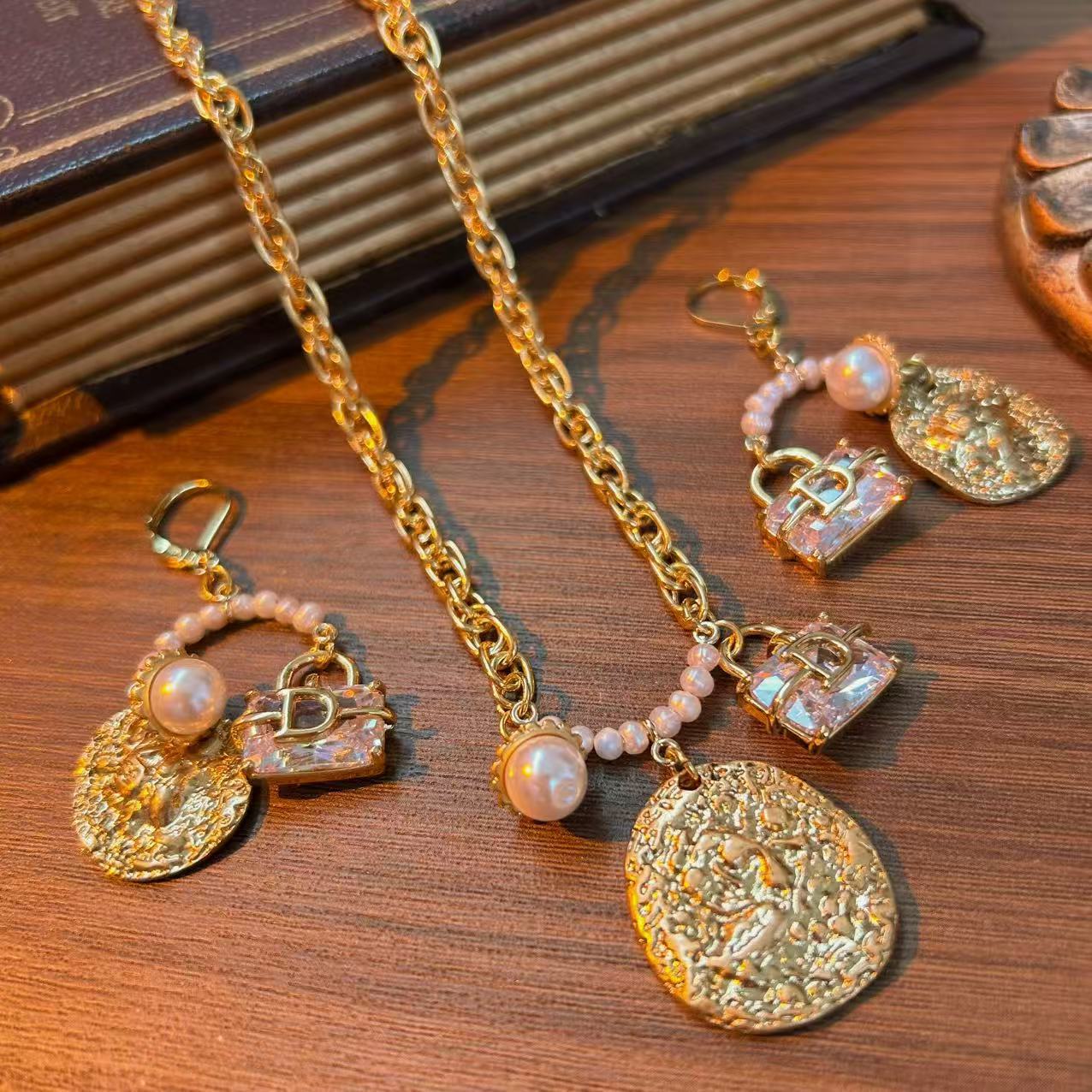 中古vintage项链欧美复古人像金属钱币淡水珍珠女小众个性锁骨链