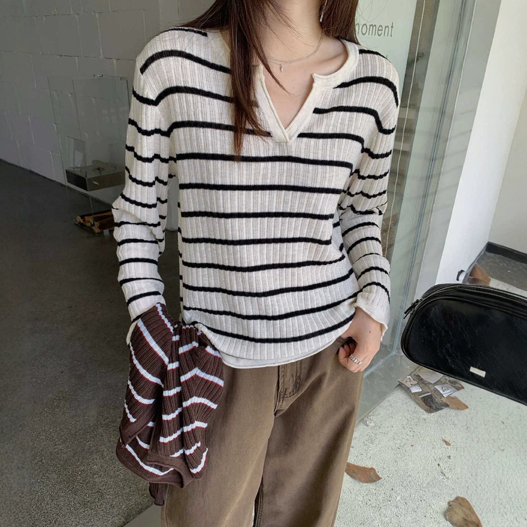 秋季新款休闲黑白条纹打底羊毛针织衫女文艺清新百搭长袖气质V领