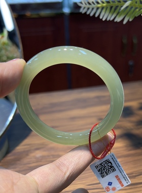 新疆直发正品和田玉晴水手镯天然玉石老坑料湖水绿镯子宽10带证书