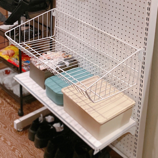 贫美五金洞洞板书架少女开放式衣帽架斜口挂笼收纳平口笼收纳架子