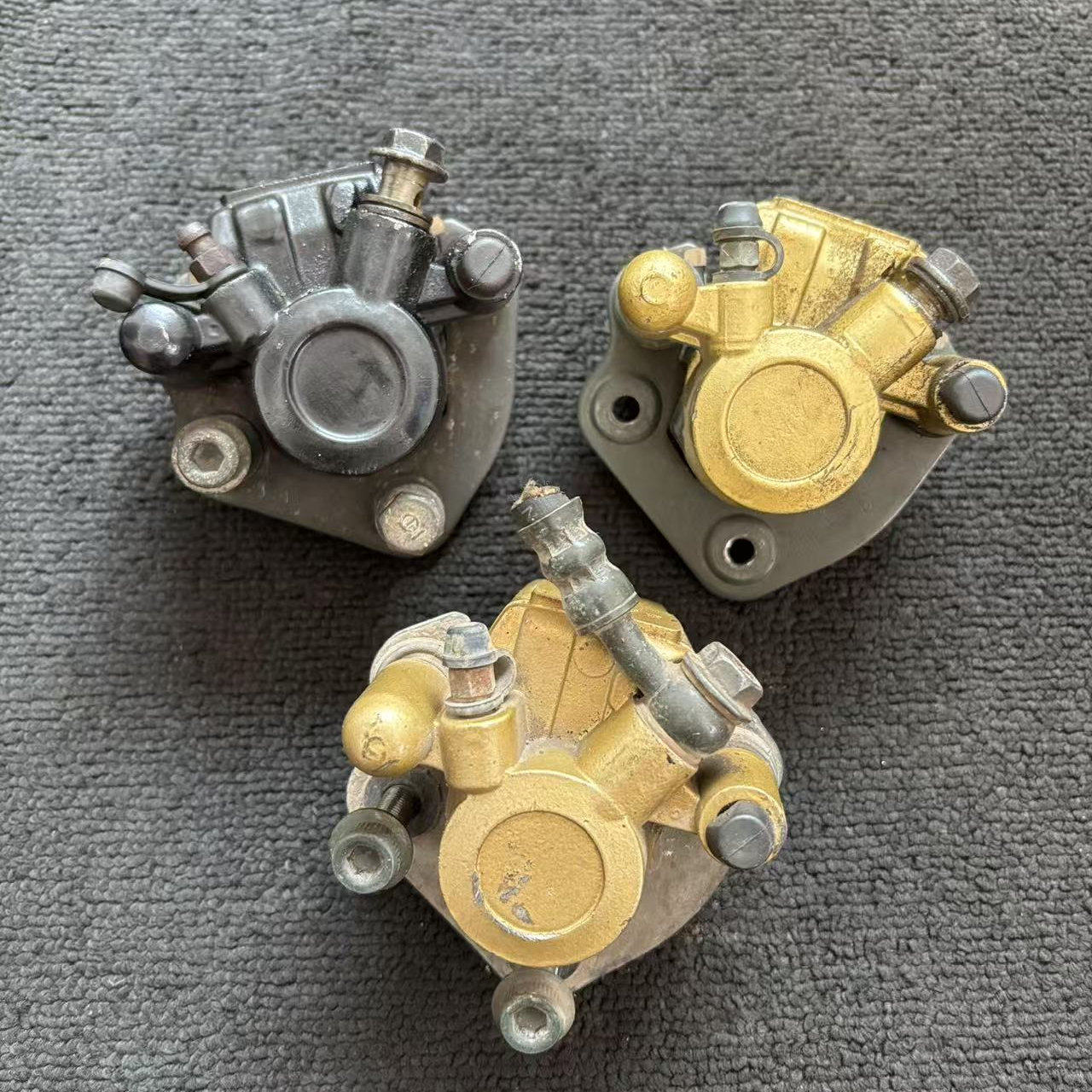 适配轻骑铃木踏板车红宝UM125T天玉UZ125T前碟刹下泵刹车泵卡钳