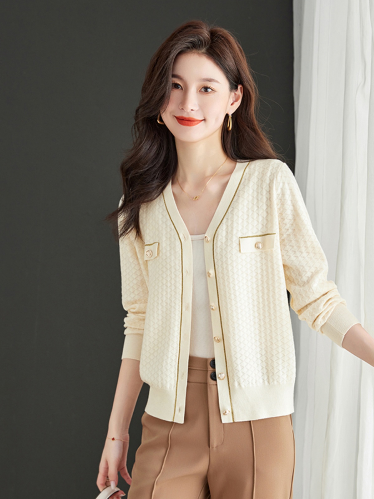 针织开衫女薄款早春外套今年流行漂亮上衣短款毛衣外搭显瘦小衫