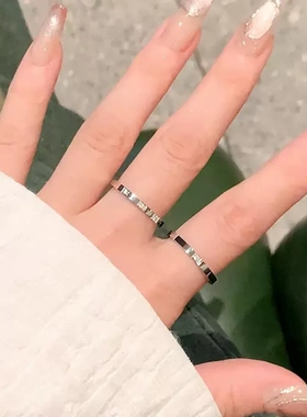 银色素圈戒指女小众设计锆石尾戒钛钢戒指女轻奢高级感玫瑰金指环