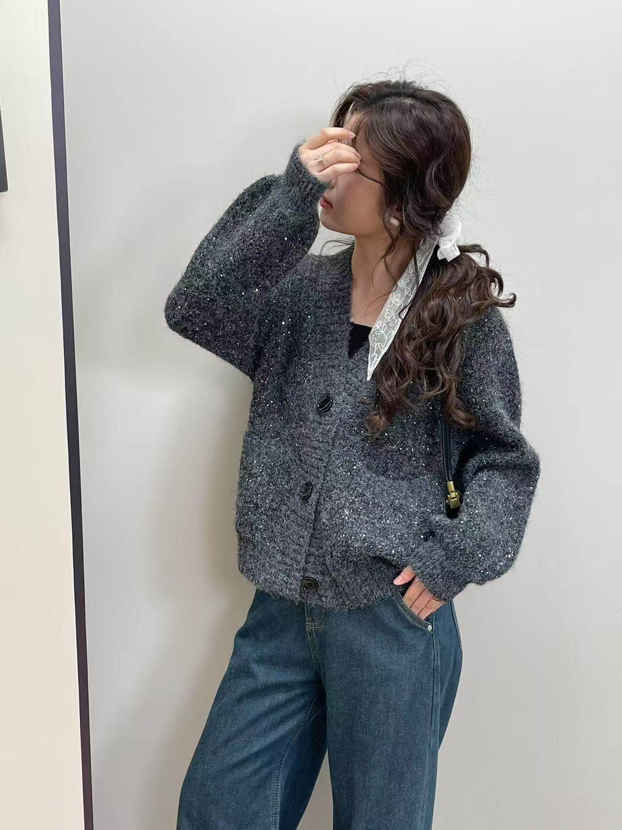 法式气质灰色V领针织开衫女2025秋冬新款高级感亮片毛衣外套上衣,女装/女士精品,毛衣,淘宝优惠券,粉丝福利购,淘宝优惠卷