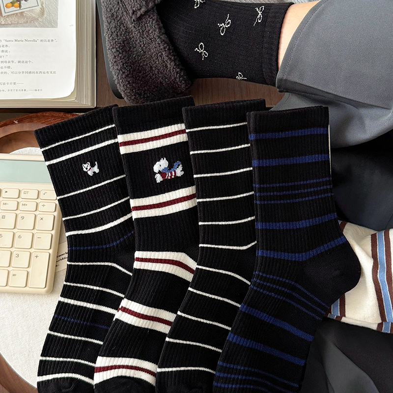 黑色秋冬新款袜子女精梳棉中筒袜条纹蝴蝶结小狗冬季长袜配鲨鱼裤