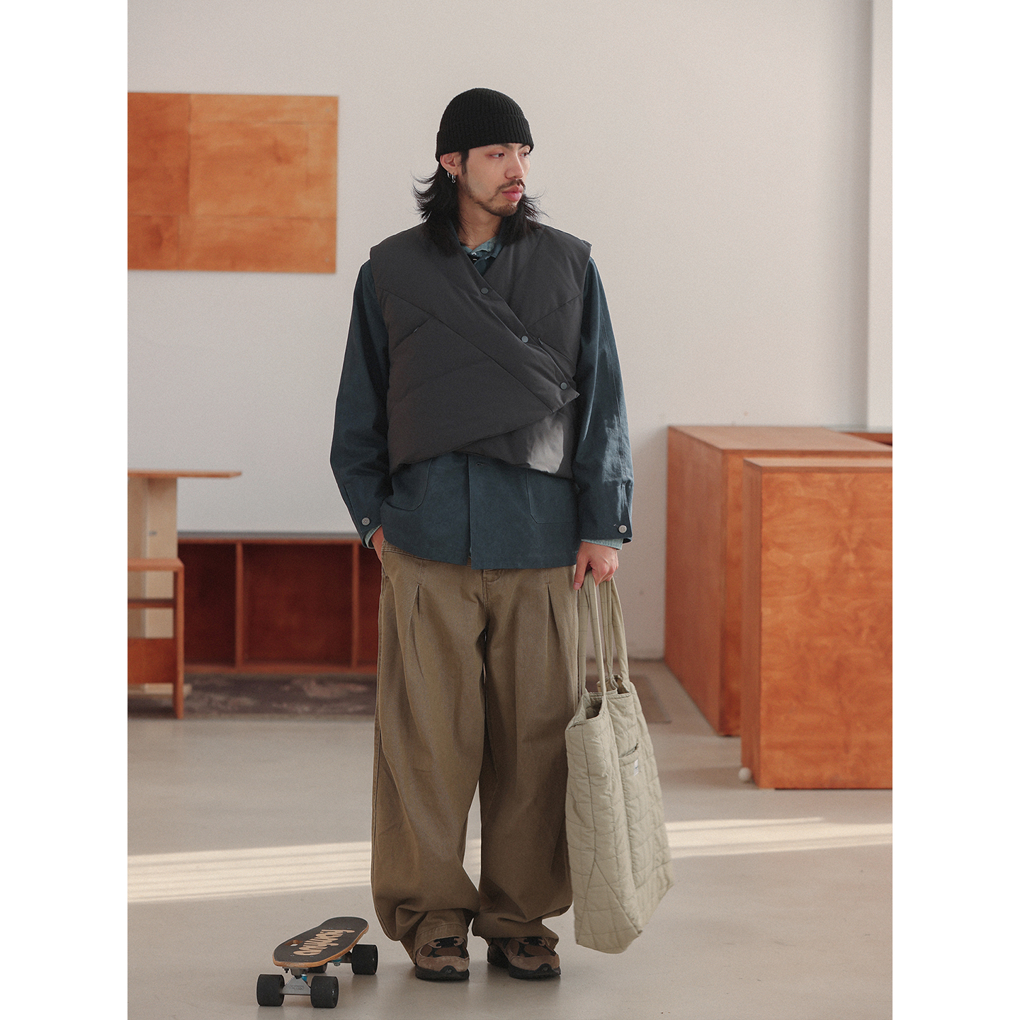 NOEARS秋季复古黑灰色短款羽绒马甲日系cityboy宽松白鸭绒V领外套