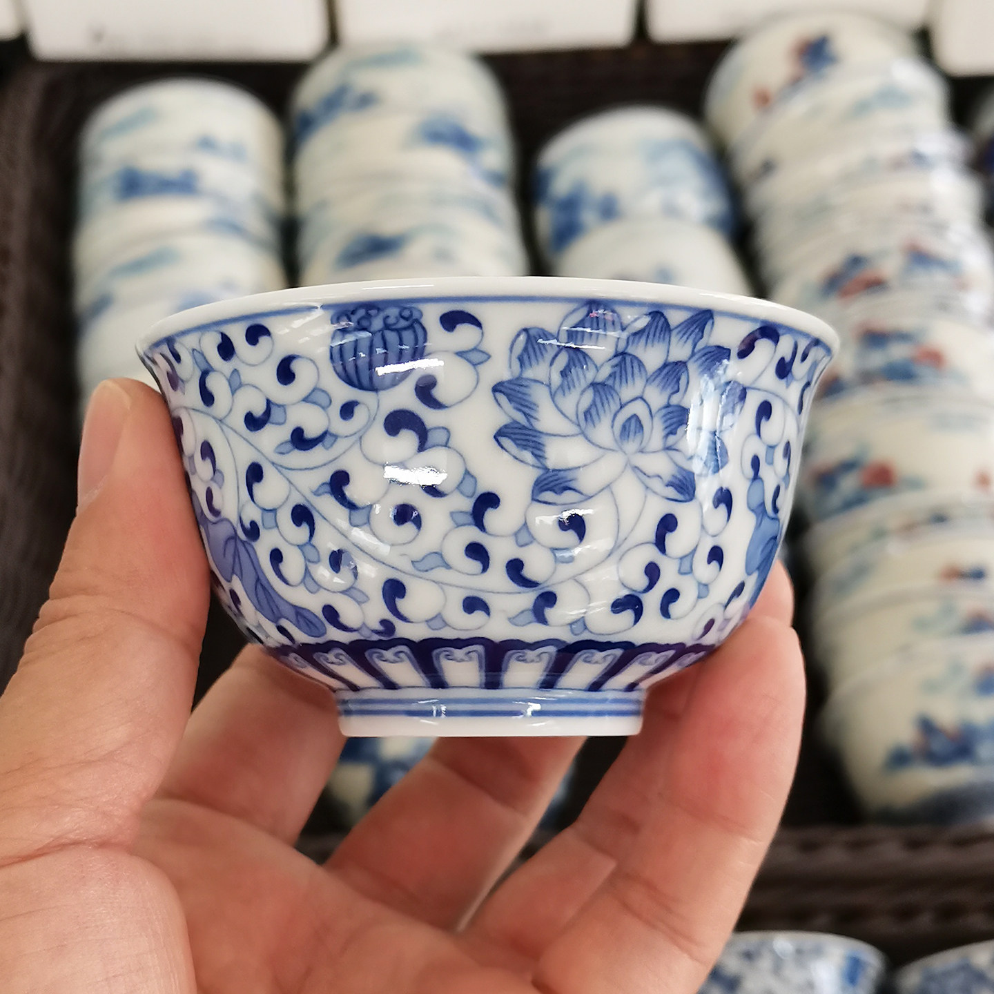 景德镇陶瓷复古青花缠枝莲主人杯