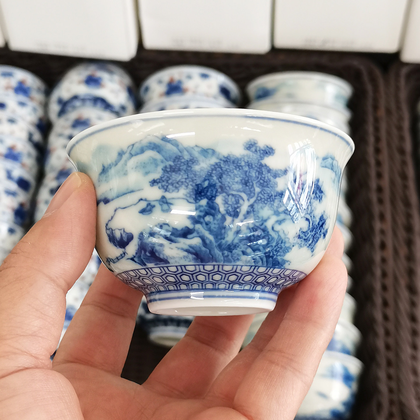 景德镇陶瓷仿柴窑青花山水压手杯