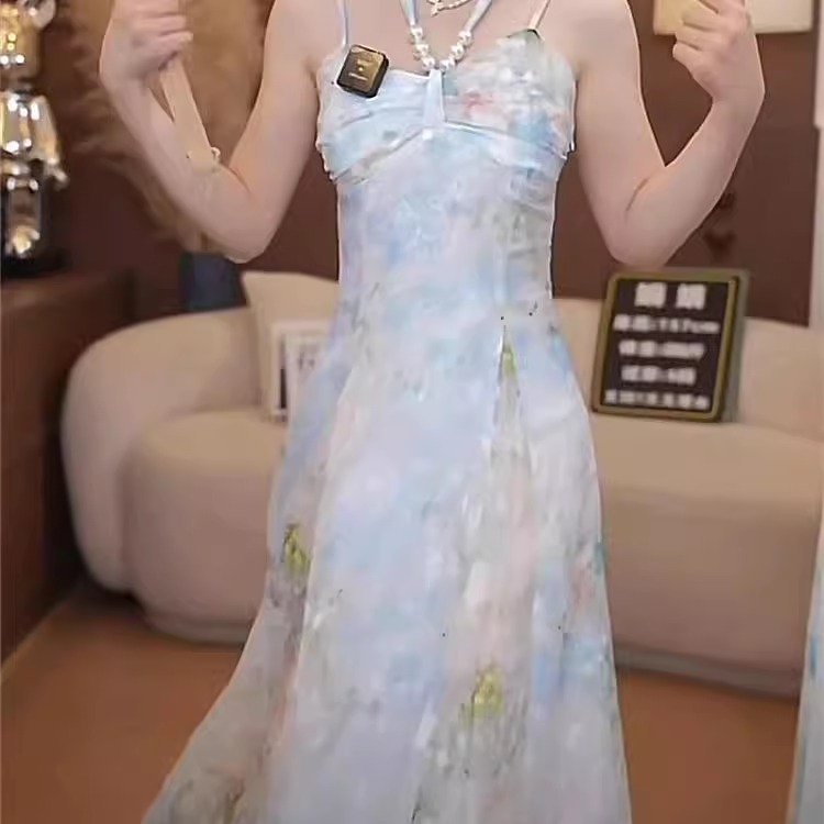 法式复古油画风高级贵气质挂脖吊带长连衣裙春秋新款公主淑女温柔