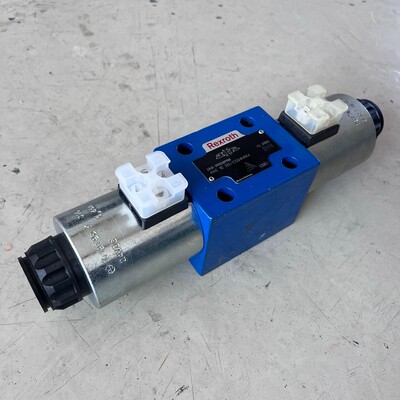 1x Rexroth 4WE 10 J33/CG24N9K4 R900589988 Wegeventil Hydraul
