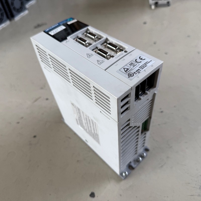 1x Mitsubishi MR-J2S-70B-PY096 750W Servo Treiber Umrichter