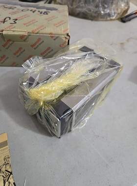 REXROTH ROLLER CARRAIGE MNR:R182143116 全新