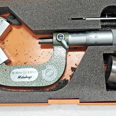 Mitutoyo 114-122 V-Anvil Micrometer (25-45mm) — Calibrated