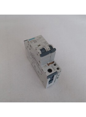 Siemens Leitungsschutzschalter + Hilfskontakt C4 1P 5SY6104-