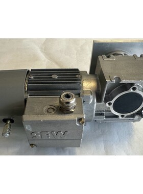 SEW Drehstrom Motor mit Getriebe / 0,12kW / WF10 DT56L4/BMG/