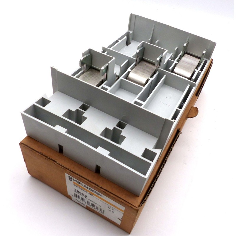 Merlin Gerin Compact NS 32623 Sammelschienenadapter -unused/