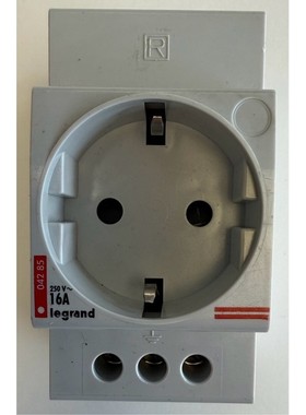 Legrand Verteilereinbausteckdose / Steckdose / 250V ~ / 16A