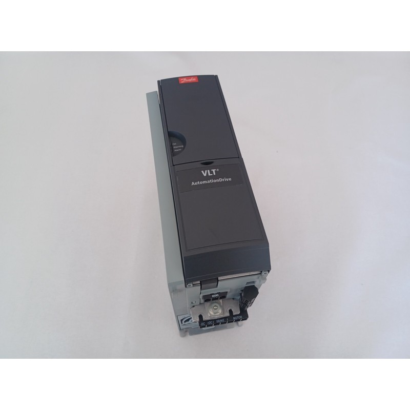 Danfoss Frequenzumrichter VLT FC-302P4K0T5E20H1 P/N: 131B052