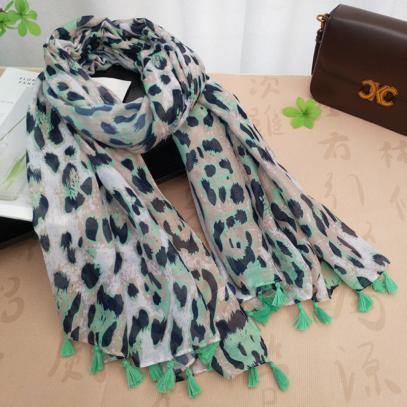 时尚豹纹围巾女春夏新款薄围脖棉麻纱巾流苏洋气长款空调披肩丝巾