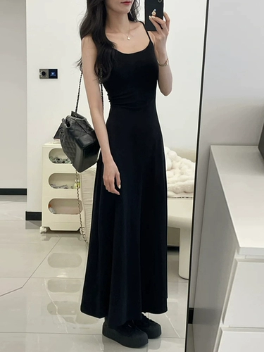 Черное приталенное летнее небольшое платье, французский стиль