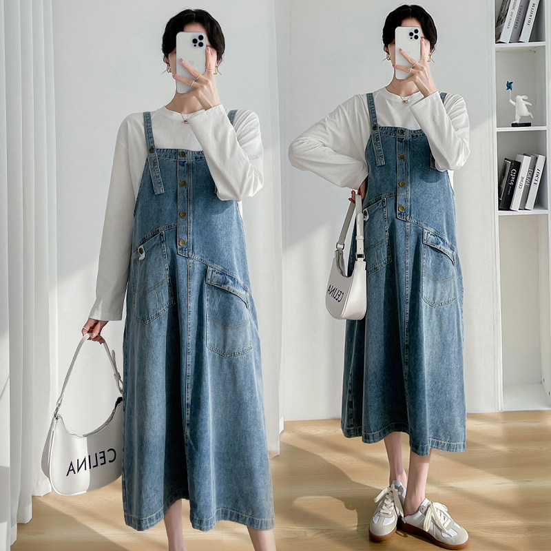 孕妇春装连衣裙2023春季新款大码时尚设计感两件套牛仔工装背带裙