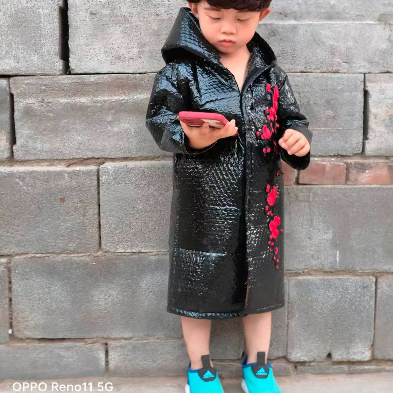 2025新款亲子黑色气泡袋环保服舞台走秀亮面帽风衣手工diy表演服