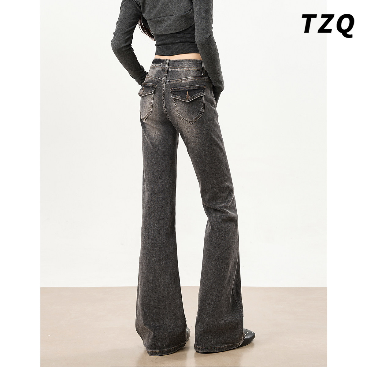 黑灰色低腰辣妹微喇牛仔裤