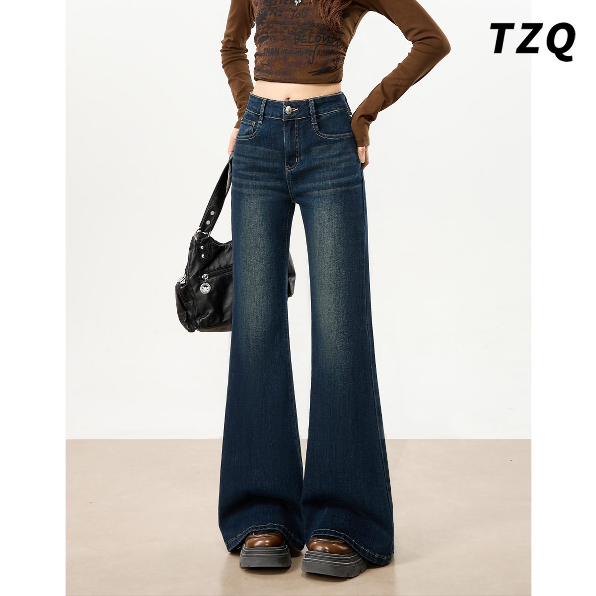 蓝灰色中腰微喇牛仔裤