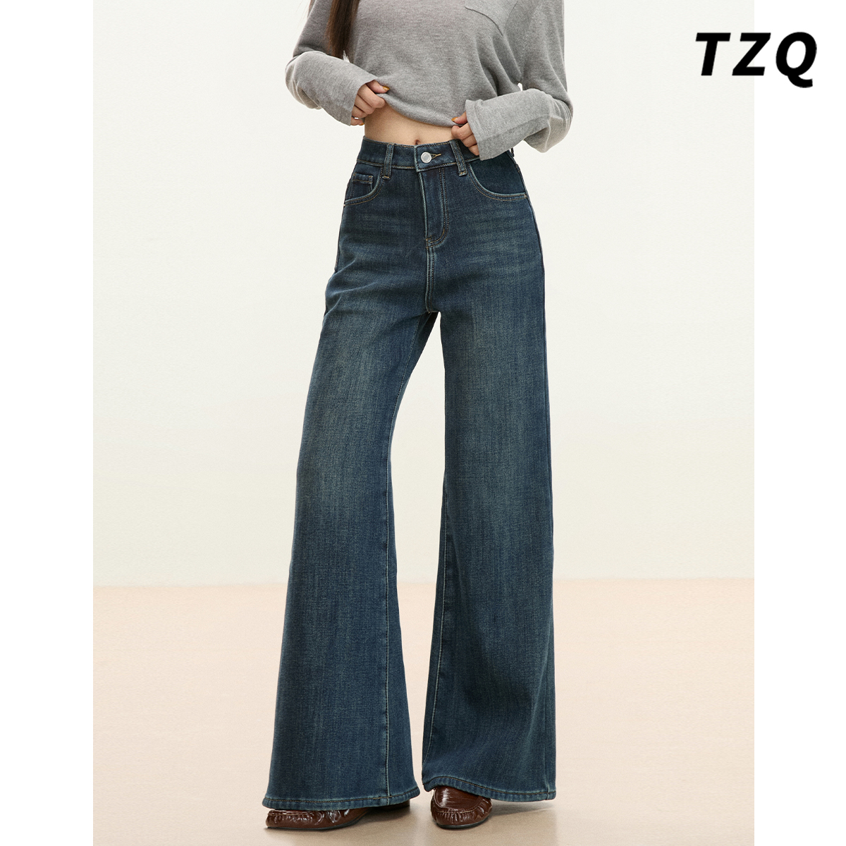 不贴腿深蓝色微喇牛仔裤