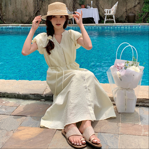 法式复古温柔风连衣裙女2025夏季新款气质纯欲V领减龄少女感长裙图片