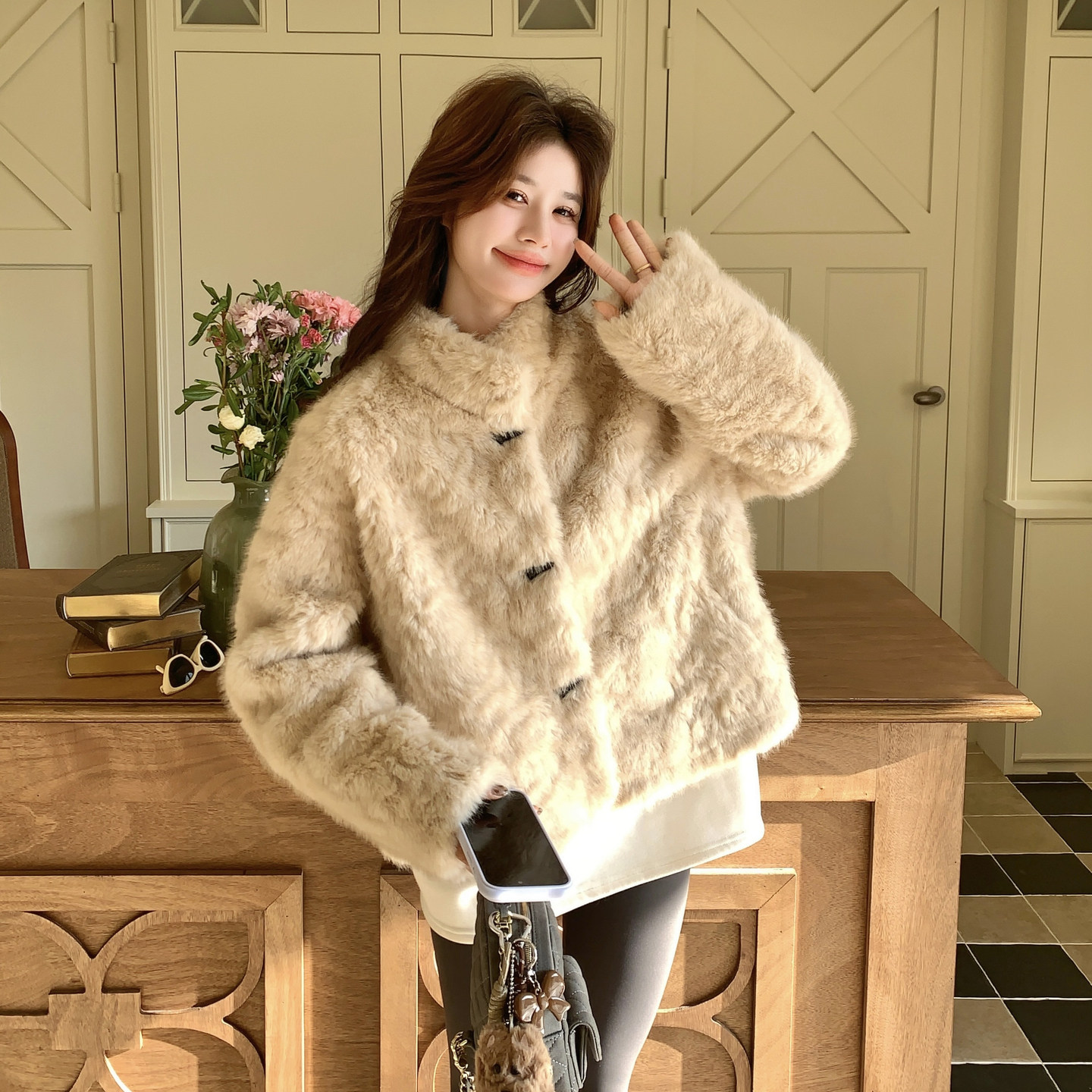 冬季新款现货现货~新年款花狐皮毛一体外套#25666-P195-K288，女装皮草，唛多