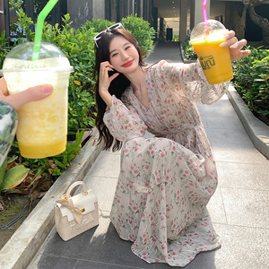 法式度假风V领碎花连衣裙女2025春季新款复古气质收腰绝美茶歇裙