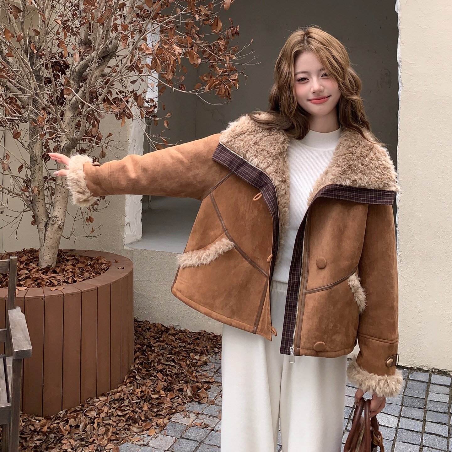 2025冬季新款加厚麂皮拼接长毛外套卡其色#25213-P210-K318,女装皮草,唛多