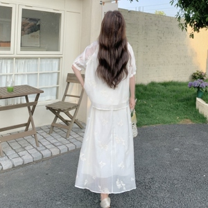 米白色温柔风刺绣套装裙女2025夏季新款法式系带衬衫半身裙两件套图片