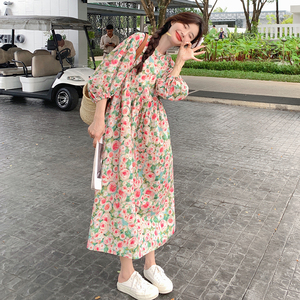 法式复古优雅泡泡袖连衣裙女2025春夏季新款收腰显瘦碎花度假长裙图片