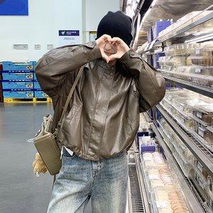 安哥拉红PU皮外套女2025春季新款设计感立领时尚百搭短款夹克上衣,白色短款双面呢上衣怎样搭配下装图片