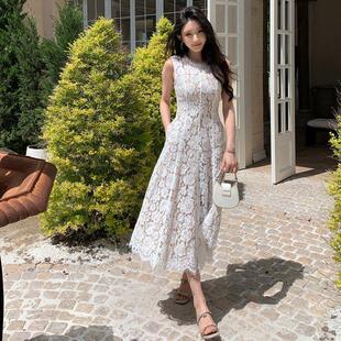 2026初夏穿搭新款高级感法式气质蕾丝无袖连衣裙海边收腰女神长裙