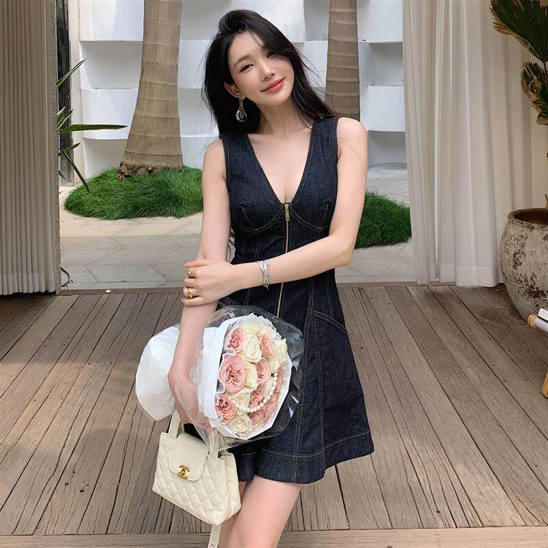 2026新款女装性感V领无袖蓝黑色牛仔连衣裙高级好看收腰显瘦裙子
