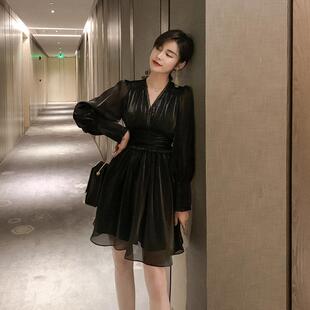 春季闺蜜装ins风英伦超仙小裙子高腰V领设计感荷叶边心机连衣裙女