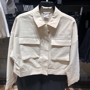NIKE耐克女25春夏新款运动休闲夹克短款刺绣翻领外套IF0614-229