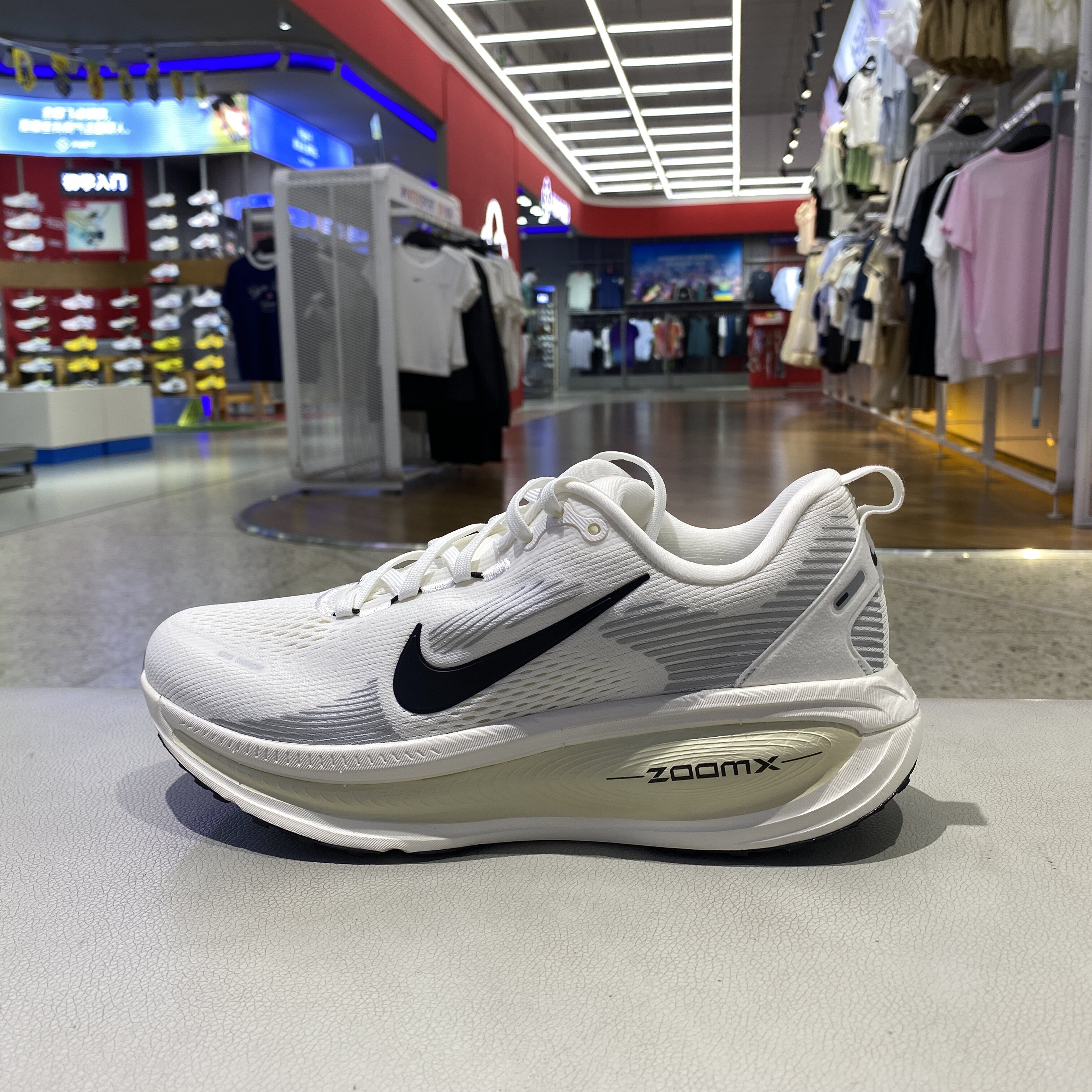Nike耐克男鞋Vomero 18新款缓震网面透气运动跑步鞋HM6803-101