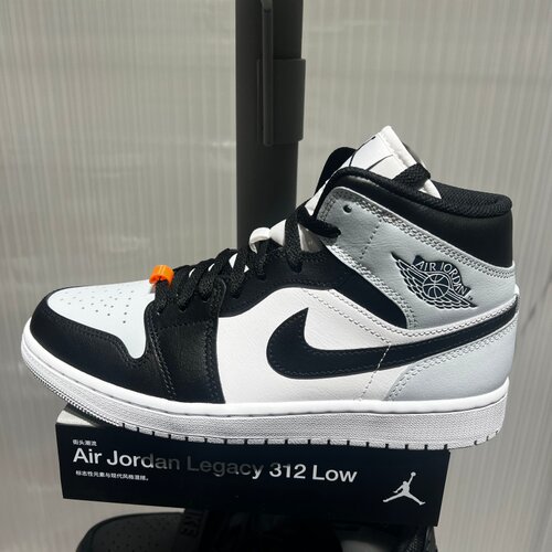 NIKE耐克男鞋 AIR JORDAN 1缓震简约篮球运动休闲鞋DQ8426-002