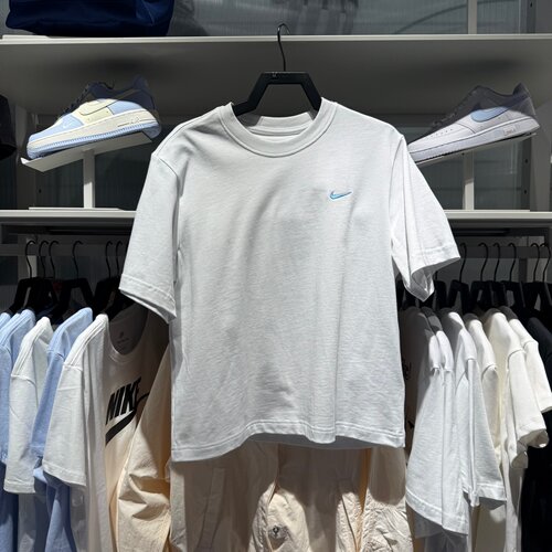 NIKE耐克女26夏新款半袖T恤刺绣小标透气宽松舒适短袖IR7589-121