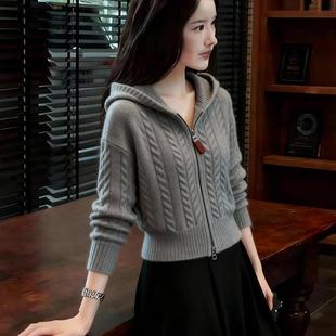 秋冬灰色连帽针织开衫女麻花纹拉链短款外套韩系温柔风毛衣上衣