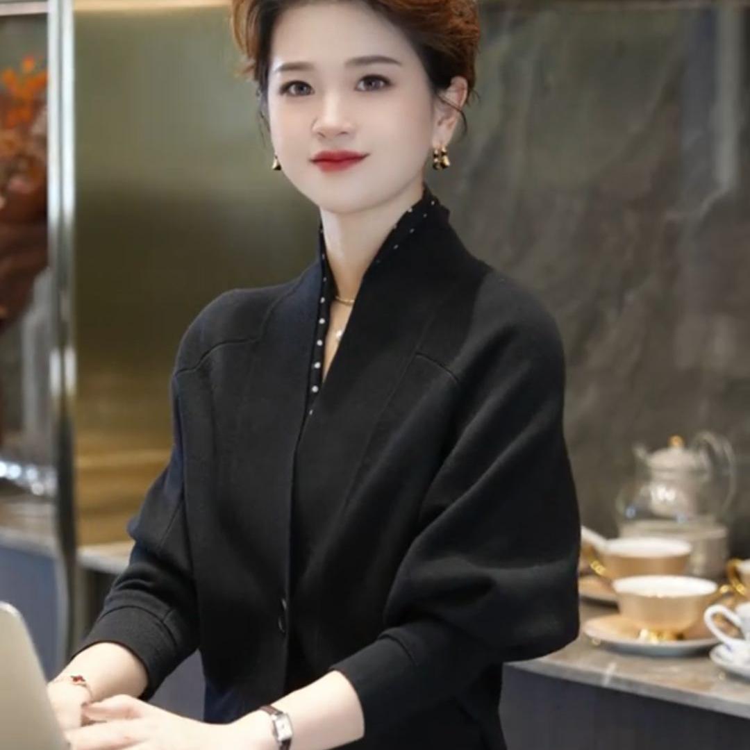 新款多巴胺年轻时尚春秋款ins风V领简约遮肉针织外穿外套通勤上衣