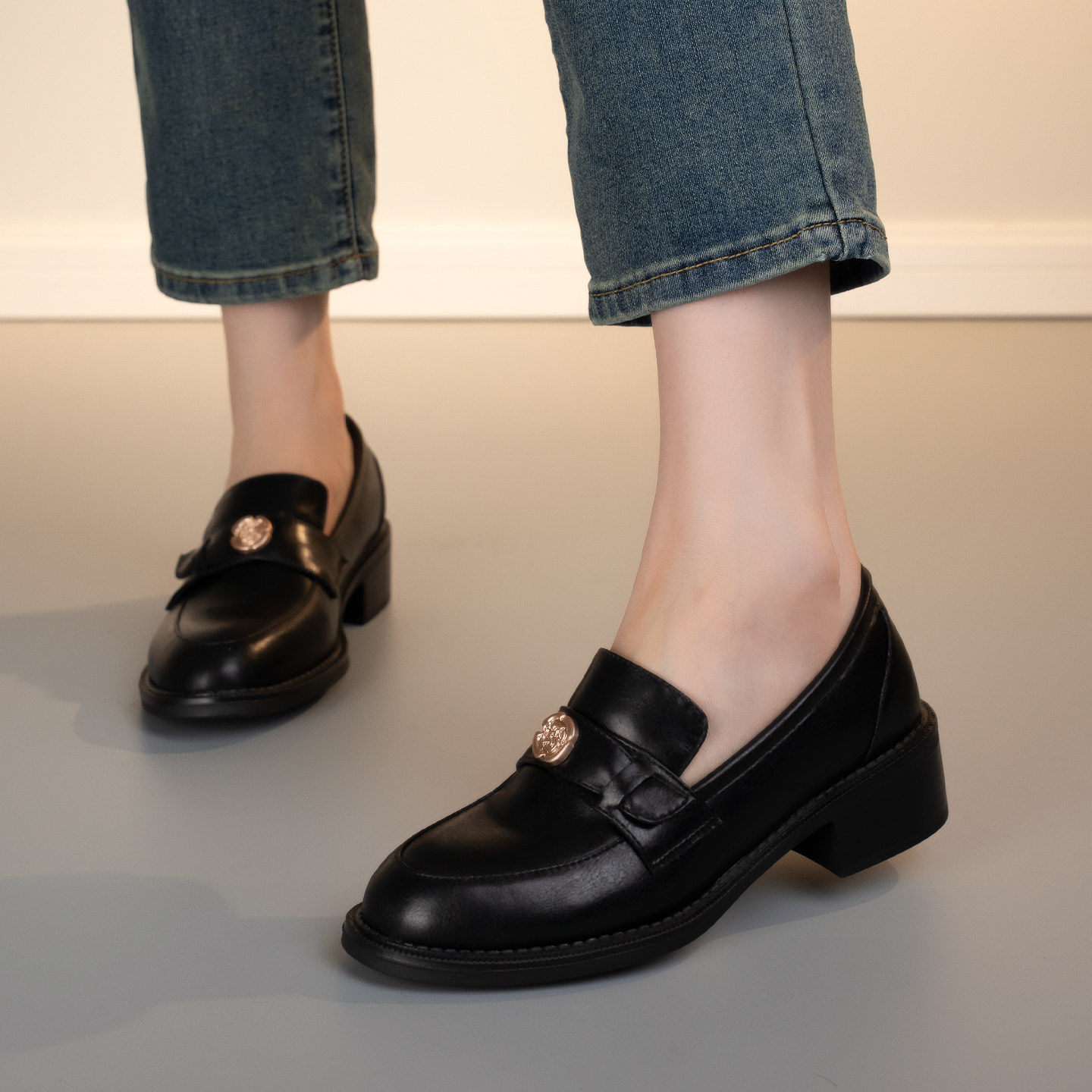 英伦风乐福鞋女深口单鞋一脚蹬真皮粗跟复古小皮鞋圆头通勤时尚,女鞋,深口单鞋,淘宝优惠券,粉丝福利购,淘宝优惠卷